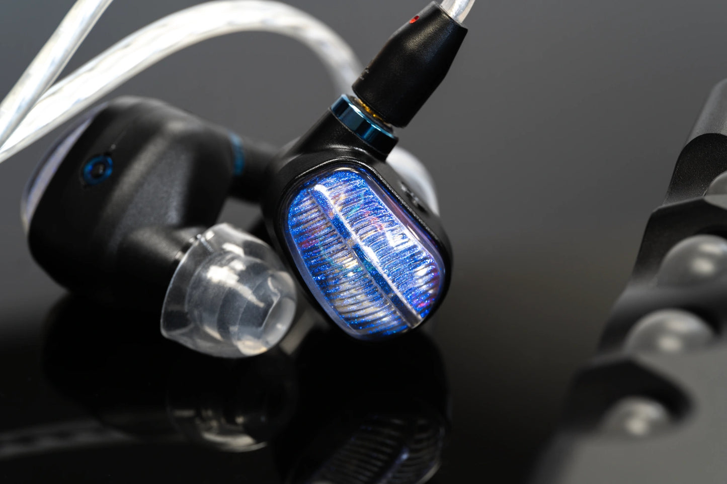 Campfire Audio Alien Brain 入耳式耳機 | 3.5mm & 4.4mm | 隨附USB-C DAC耳擴