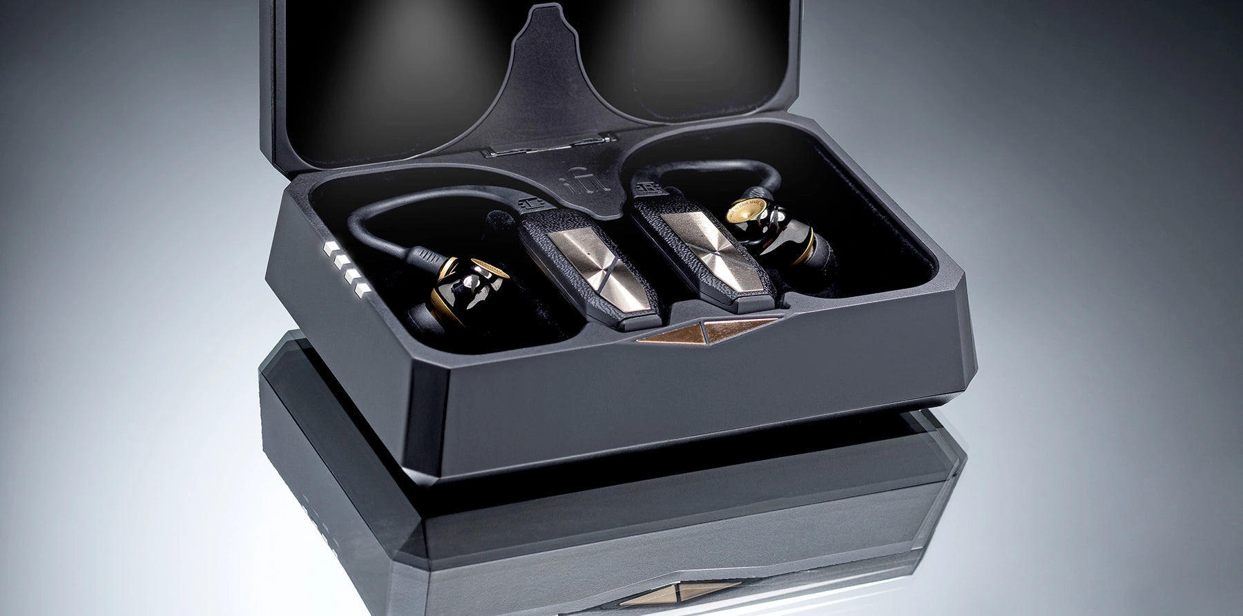 ifi Audio GO POD 旗艦藍牙耳掛式耳擴 | 0.78mm/MMCX IEM轉換真無線模組 真無線藍牙耳機 iFi-Audio-Go-Pod-tws-module-for-iem-headphones_2