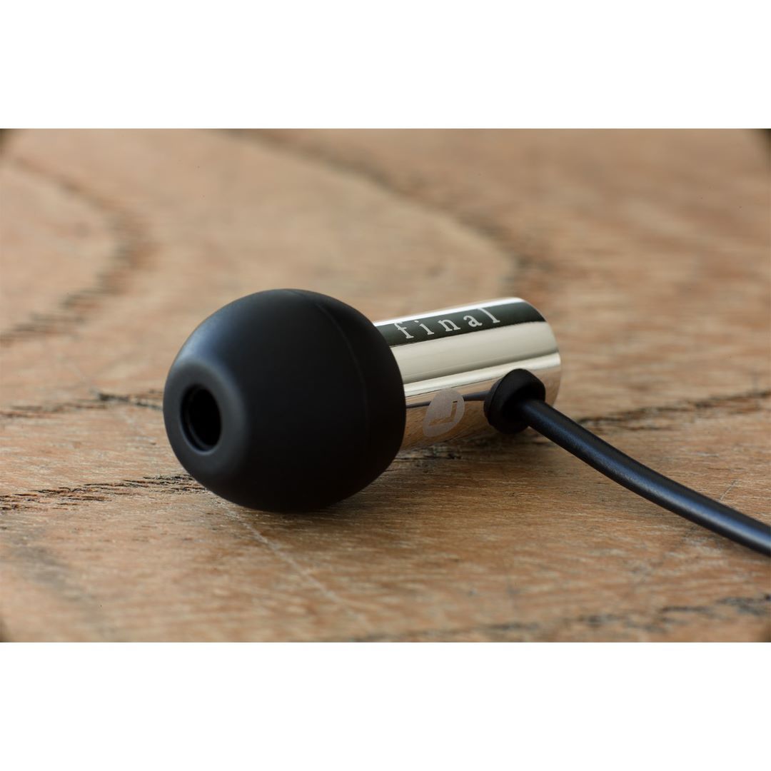 final E3000 耳道式耳機 E3000C 入耳式耳機 附線控麥克風 入耳式有線耳機 final-audio-e3000-headphone-close