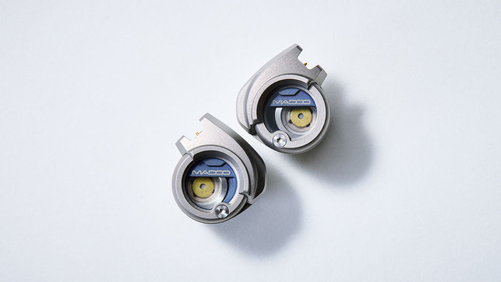 MADOO Typ930 入耳式耳機｜Ortho Dual Motion平板單體｜無導管動鐵超高音｜鈦殼藍寶石面板